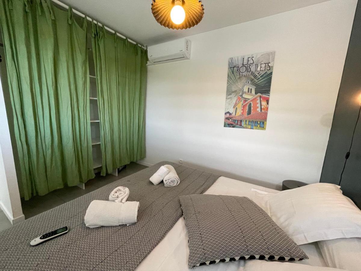 La Villa Jalna Grenadine Deux Chambres Et Piscine Privee เลส์ทรัวส์-ซีเลต์ ภายนอก รูปภาพ
