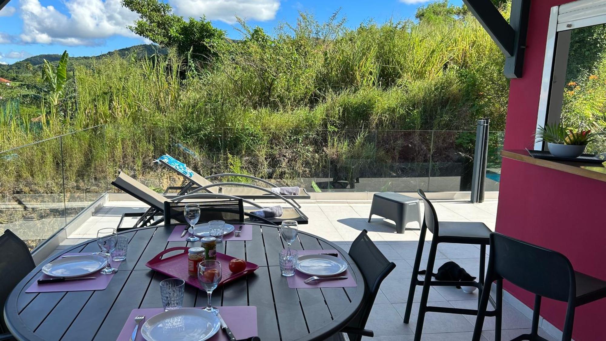 La Villa Jalna Grenadine Deux Chambres Et Piscine Privee เลส์ทรัวส์-ซีเลต์ ภายนอก รูปภาพ