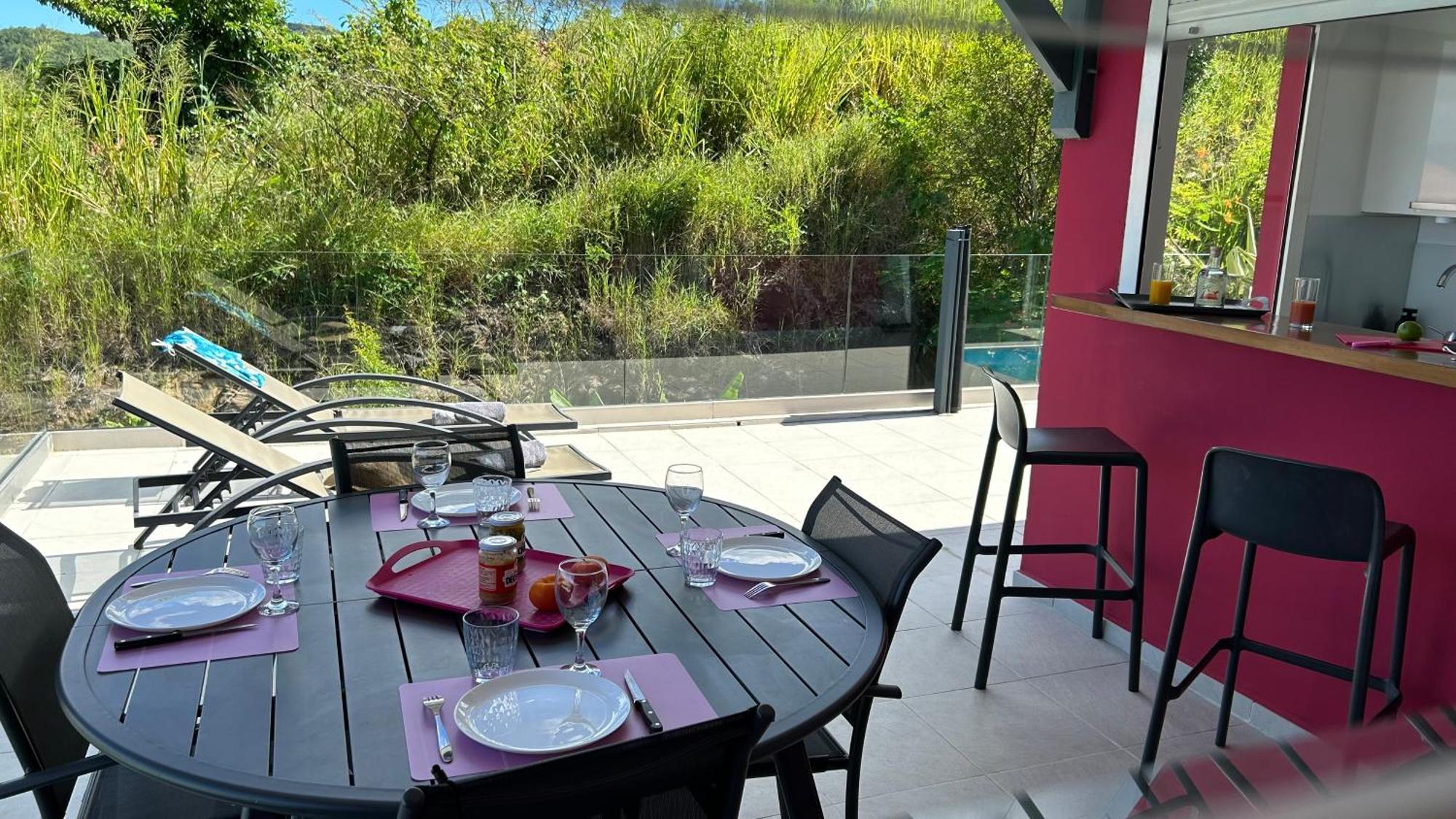 La Villa Jalna Grenadine Deux Chambres Et Piscine Privee เลส์ทรัวส์-ซีเลต์ ภายนอก รูปภาพ